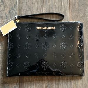 XL Jet Set Travel Zip Signature Mk Black Clutch